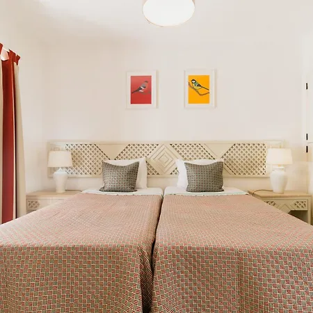 Acolhedor T1, Vista Piscina , Balaia Golf Village アルブフェイラ