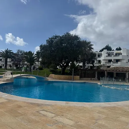 Acolhedor T1, Vista Piscina , Balaia Golf Village Apartman *