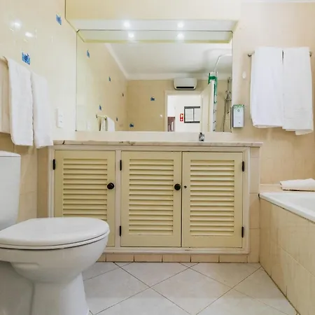 Acolhedor T1, Vista Piscina , Balaia Golf Village Apartman *