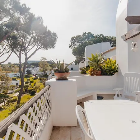 Acolhedor T1, Vista Piscina , Balaia Golf Village Apartman