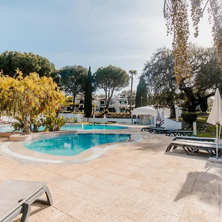 Acolhedor T1, Vista Piscina , Balaia Golf Village Apartman