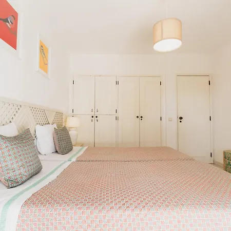 Апартаменты Acolhedor T1, Vista Piscina , Balaia Golf Village *